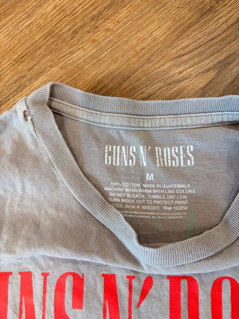 Guns N' Roses Cotton Skull & Roses Graphic Tee — Gray with Red & Yellow Print - Picture 4 of 5